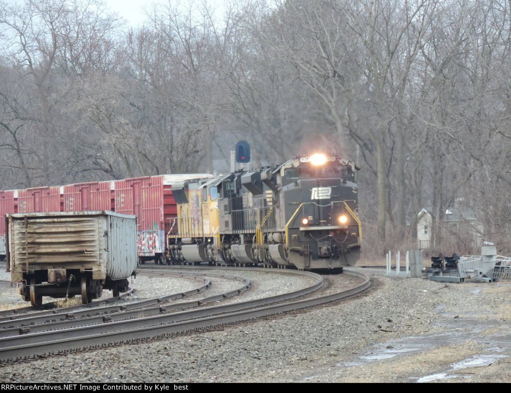 NS 310 rounds the Attica curve 